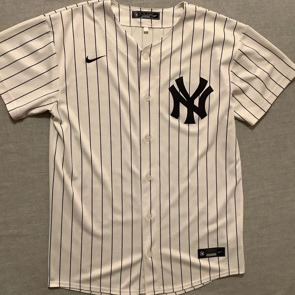 Nike Aaron Judge #99 New York Yankees Youth XL 18/20 Pinstripe MLB Jersey